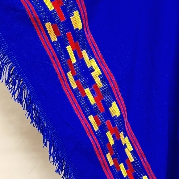 Guarda Pampas Inca poncho, red blue yellow, v-neck, fringe, feels like wool - Picture 2 of 8